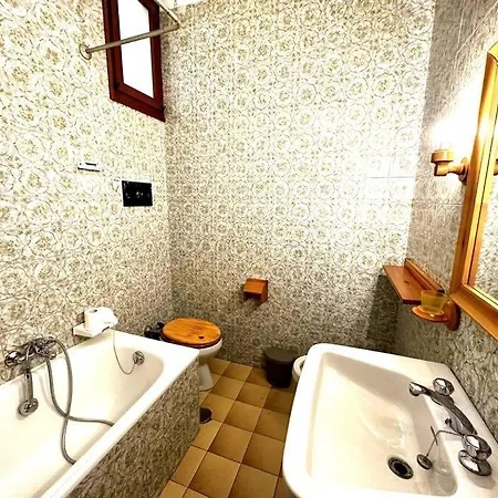 Euphorbia 236 - Monolocale Con Terrazzo Σαν Ρέμο